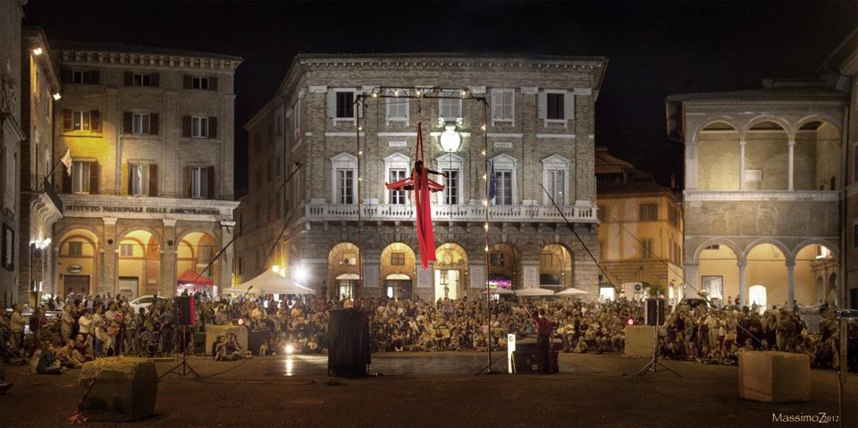 scratch&stretch_piazza Macerata